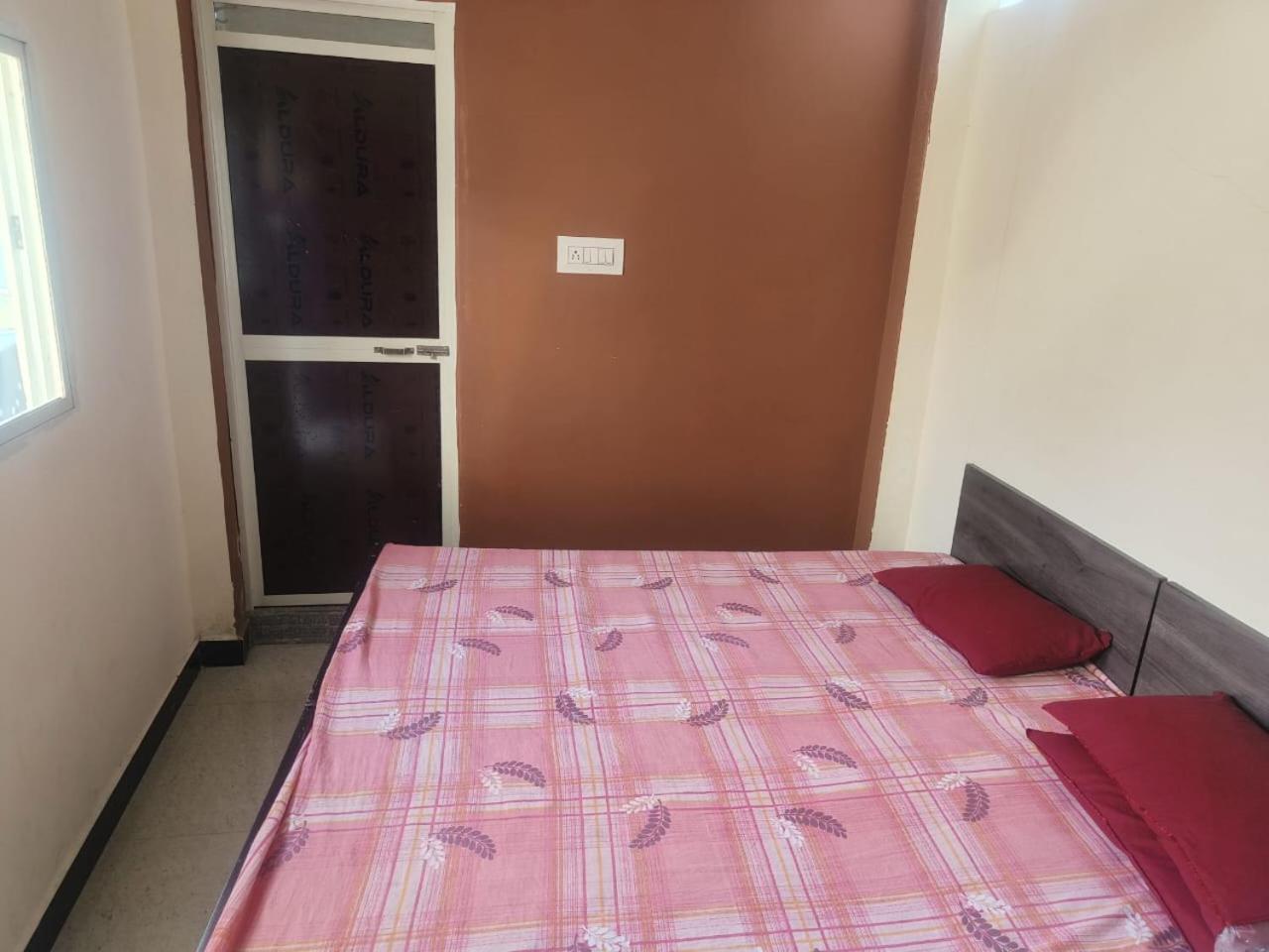 Kailash Kuti Guest House Uddzsaín Kültér fotó