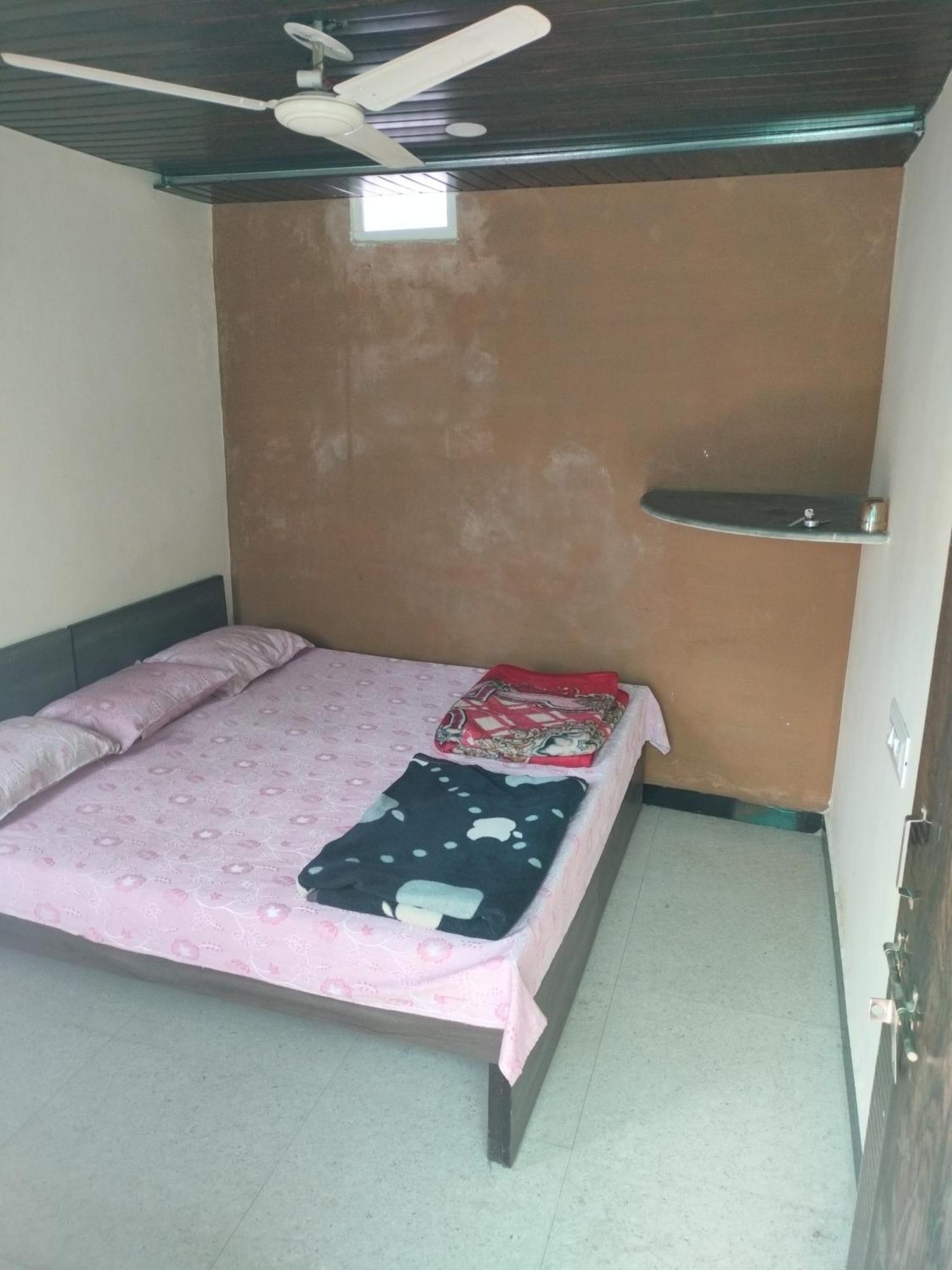 Kailash Kuti Guest House Uddzsaín Kültér fotó