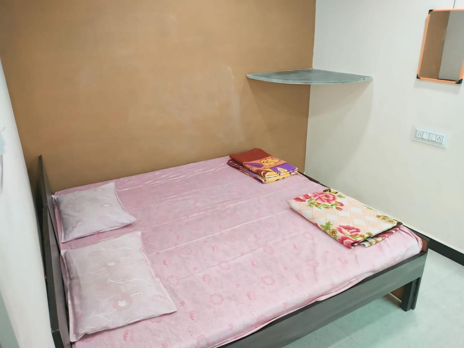 Kailash Kuti Guest House Uddzsaín Kültér fotó